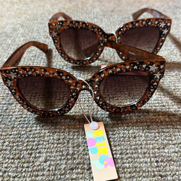 Sunglasses (2 pairs) new with tags, bling, stars, plastic tortoiseshell - Picture 4 of 4